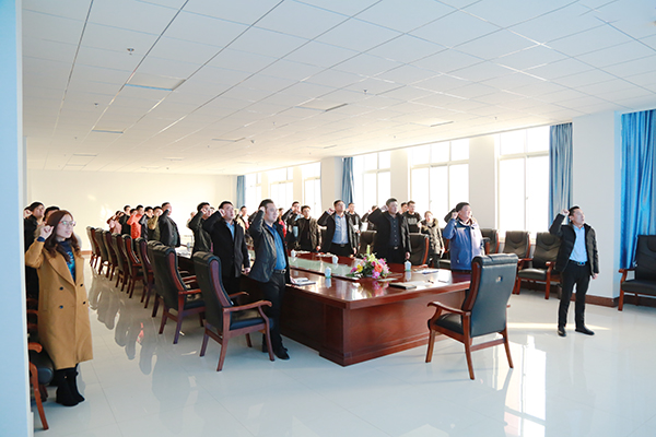 In order to further strengthen the cadre's sense of responsibility, improve the ideology and service level of cadres, and ensure the successful completion of the 2019 annual task. On the afternoon of January 28, China Coal Group 2019 e-commerce company management cadre training the class opening ceremony ishold in the conference room of China Coal Group Office Building. China Coal Group Party Secretary and Executive Deputy General Manager Feng Zhenying, E-Commerce Company General Manager GroupExecutive Deputy General Manager Li Zhenbo, Group Deputy General Manager Fan Peigong and other leaders participated in the ceremony.