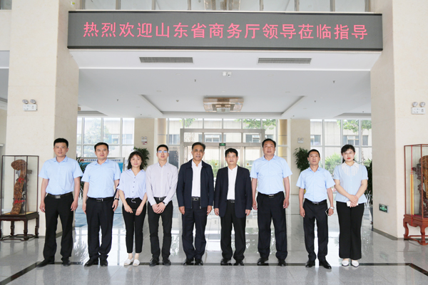 On May 15th, Li Xinggao, Director of the Service and Trade Department of the Shandong Provincial Department of Commerce, accompany by the leaders of the Jining Municipal Bureau of Commerce, Yao Yanchen, and other leaders visited the China Coal Group to conduct a visit to the development of the service trade of the Group. Han Yong, executive deputy general manager, general manager of the e-commerce company Li Zhenbo, deputy secretary of the group party committee Guan Chenghui, deputy general manager of the group Yu Yu, general manager of the group cross-border e-commerce company Zhang Wen and other leaders accompany the reception. On May 15th, Li Xinggao, Director of the Service and Trade Department of the Shandong Provincial Department of Commerce, accompany by the leaders of the Jining Municipal Bureau of Commerce, Yao Yanchen, and other leaders visited the China Coal Group to conduct a visit to the development of the service trade of the Group. Han Yong, executive deputy general manager, general manager of the e-commerce company Li Zhenbo, deputy secretary of the group party committee Guan Chenghui, deputy general manager of the group Yu Yu, general manager of the group cross-border e-commerce company Zhang Wen and other leaders accompany the reception.